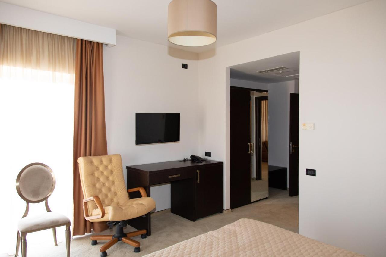 Hotel Palace Severin Дробета-Турну-Северин Екстер'єр фото